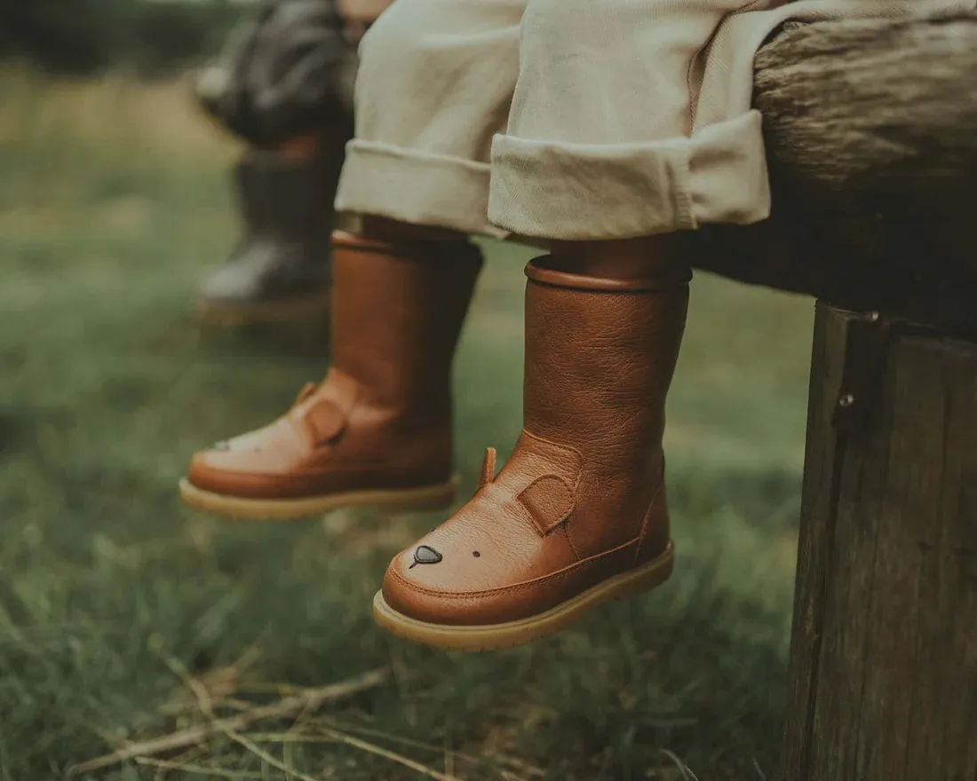 Donsje Kids Wadudu Classic Bear Boots in Brown